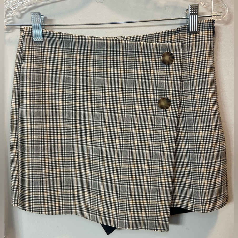 Zara Plaid Envelope Skort with buttons: size small